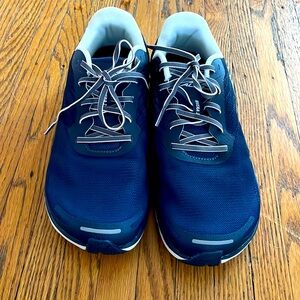 Women’s Altra Running Blue Rivera 2 9.5 Wide NEW